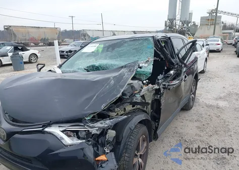 2018 Toyota Rav4 Xle z USA, uszkodzony, nr VIN 2T3RFREV8JW769700